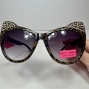 NWT Betsey Johnson cat-eye sunglasses featuring leopard print frames rhinestones